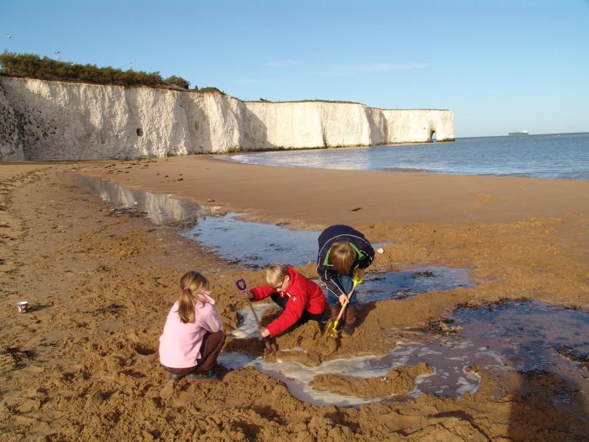 Broadstairs Beach Holiday Apartments - Direct Accessibility To Kingsgate Bay - With A Parking Space Exterior photo